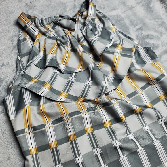 Banana Republic Factory Sleeveless Ruffle Blouse Size XS Petite - Picture 2 of 5